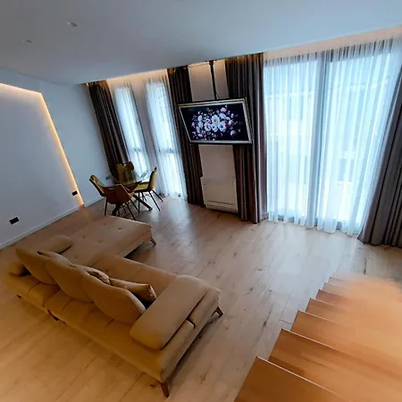 Sunset Retreat Stylish Loft By The Park 公寓 地拉那