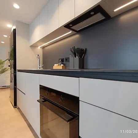 Sunset Retreat Stylish Loft By The Park 公寓 地拉那