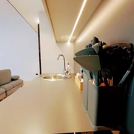 Sunset Retreat Stylish Loft By The Park * 地拉那