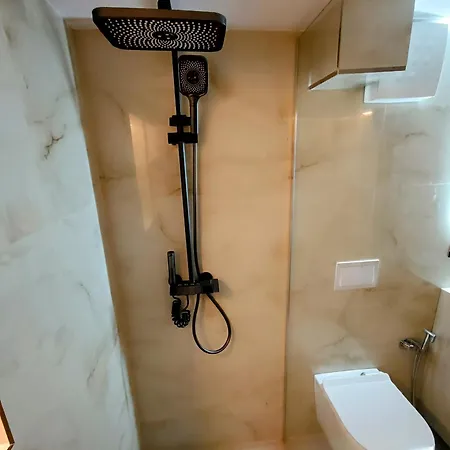 아파트 Sunset Retreat Stylish Loft By The Park 티라나