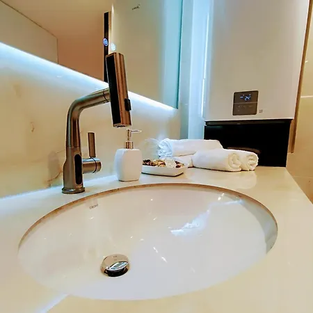 Sunset Retreat Stylish Loft By The Park 아파트