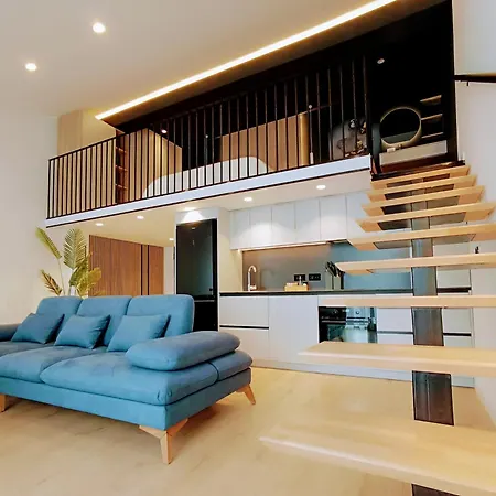 Sunset Retreat Stylish Loft By The Park * ティラナ