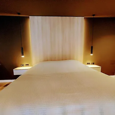 Sunset Retreat Stylish Loft By The Park 아파트