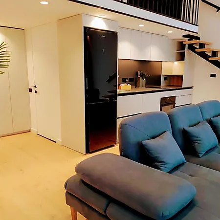 아파트 Sunset Retreat Stylish Loft By The Park 티라나