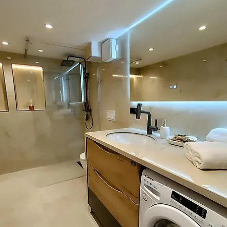 Sunset Retreat Stylish Loft By The Park 아파트