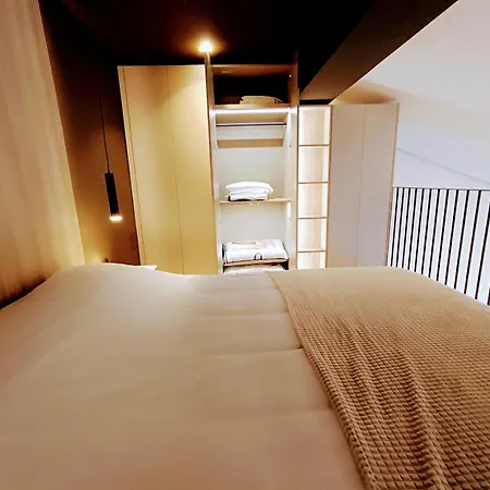 Sunset Retreat Stylish Loft By The Park 아파트