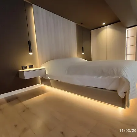 Sunset Retreat Stylish Loft By The Park * ティラナ