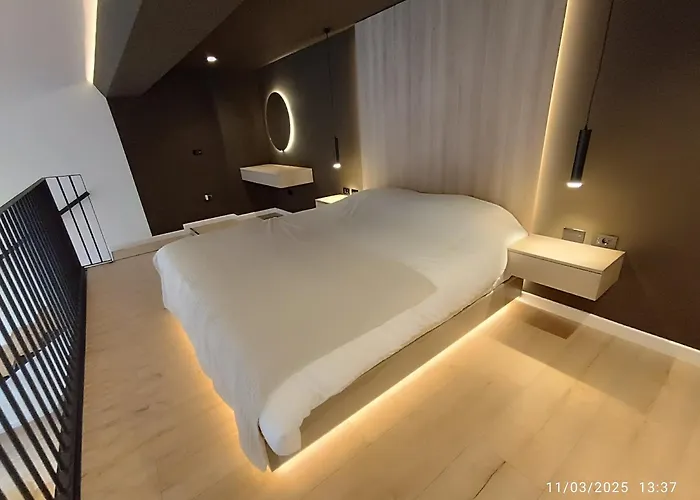 Sunset Retreat Stylish Loft By The Park