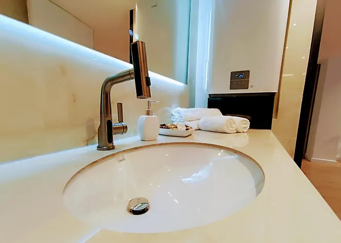 Sunset Retreat Stylish Loft By The Park Apartment