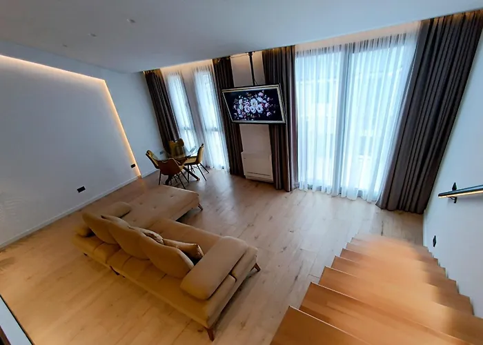 Sunset Retreat Stylish Loft By The Park Apartmán Tirana
