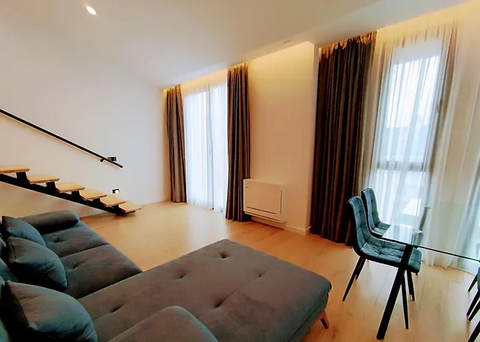 Apartmán Sunset Retreat Stylish Loft By The Park Tirana
