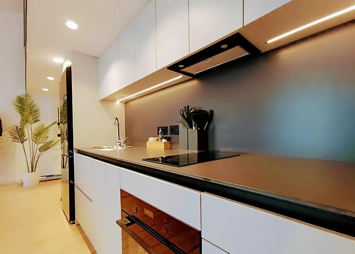 Sunset Retreat Stylish Loft By The Park Apartment