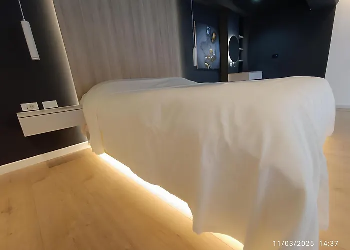 Sunset Retreat Stylish Loft By The Park Apartment