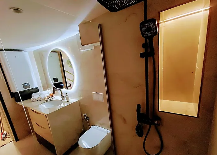 Sunset Retreat Stylish Loft By The Park